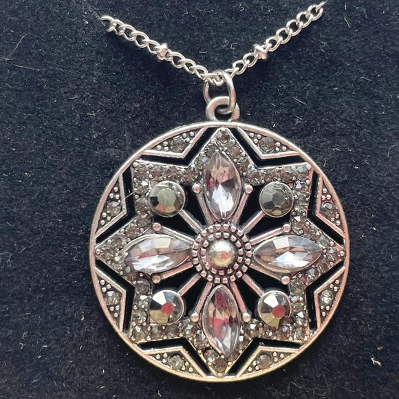 NEW Medallion Pendant Necklace Bling - Picture 2 of 13